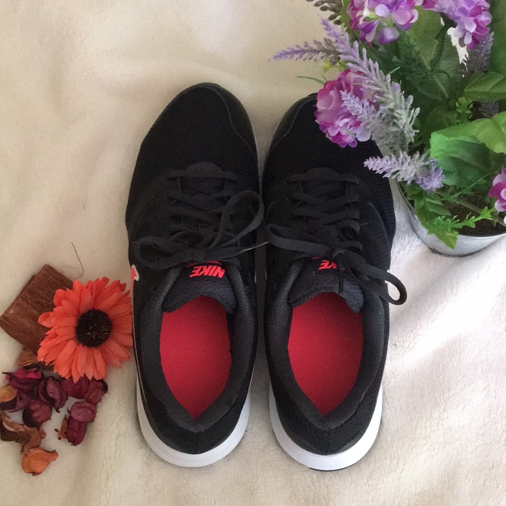 Brand New Black/Pink Nike Downshifter 6